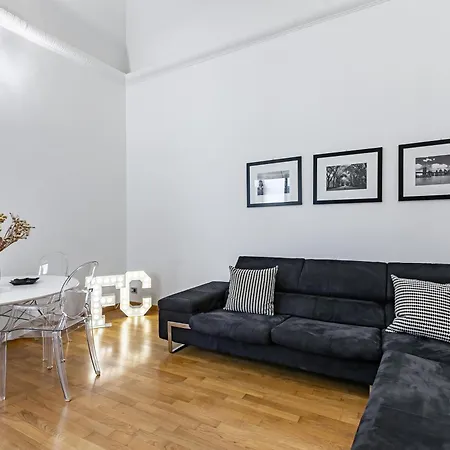Apartman Behind Politeama Theater