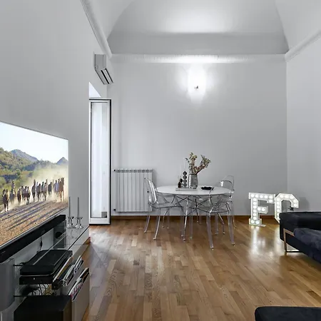 Apartman Behind Politeama Theater *